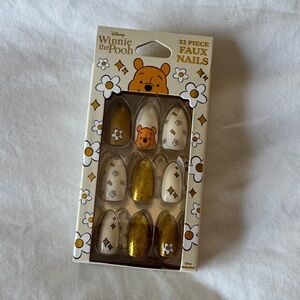 Winnie the Pooh Faux Nails